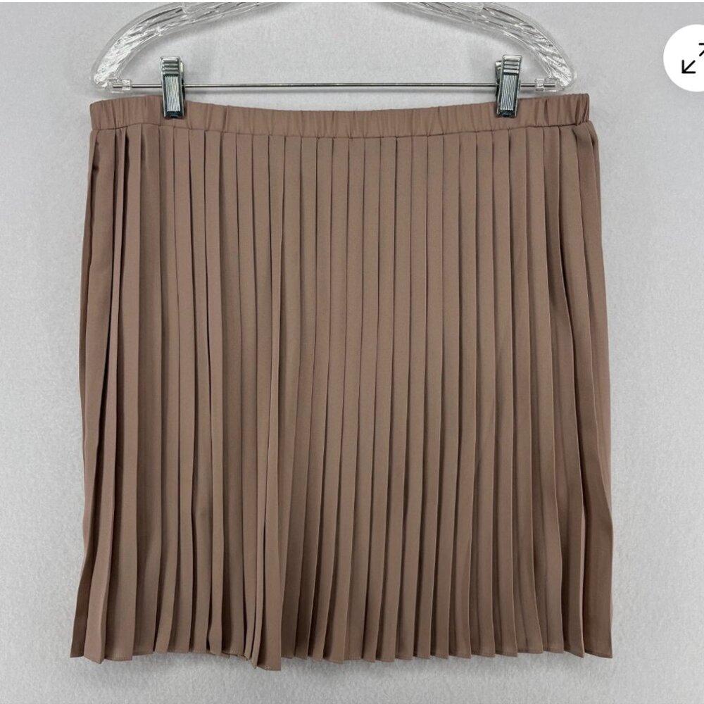 ✨✨MAX‎ STUDIO Crepe Pleated Mini Elastic Waist (NEW WITH TAG)✨✨